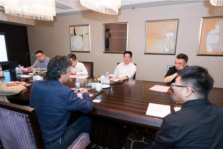 集团党委副书记、副董事长、总经理杨川会见维尼奥拉艺术研究中心创始人皮耶罗·洛卡瑟卡教授一行