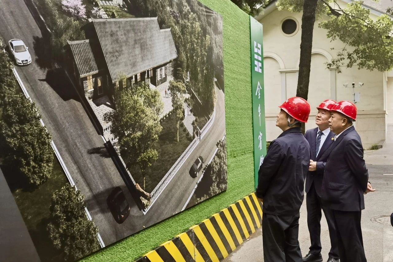 省尊龙凯时集团党委书记、董事长游勇到金牛宾馆调研张大千旧居保护修缮及环境整治工作