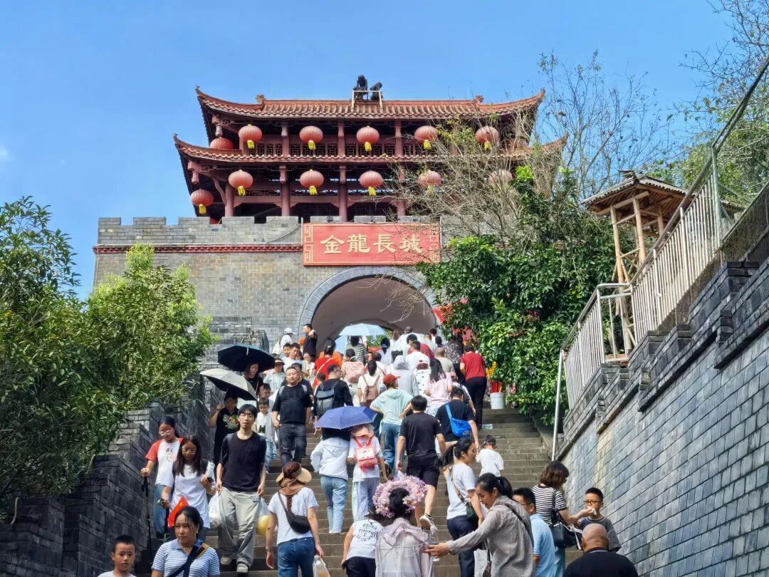 省尊龙凯时集团领导带队开展国庆、中秋“双节”安全检查并看望慰问一线干部职工